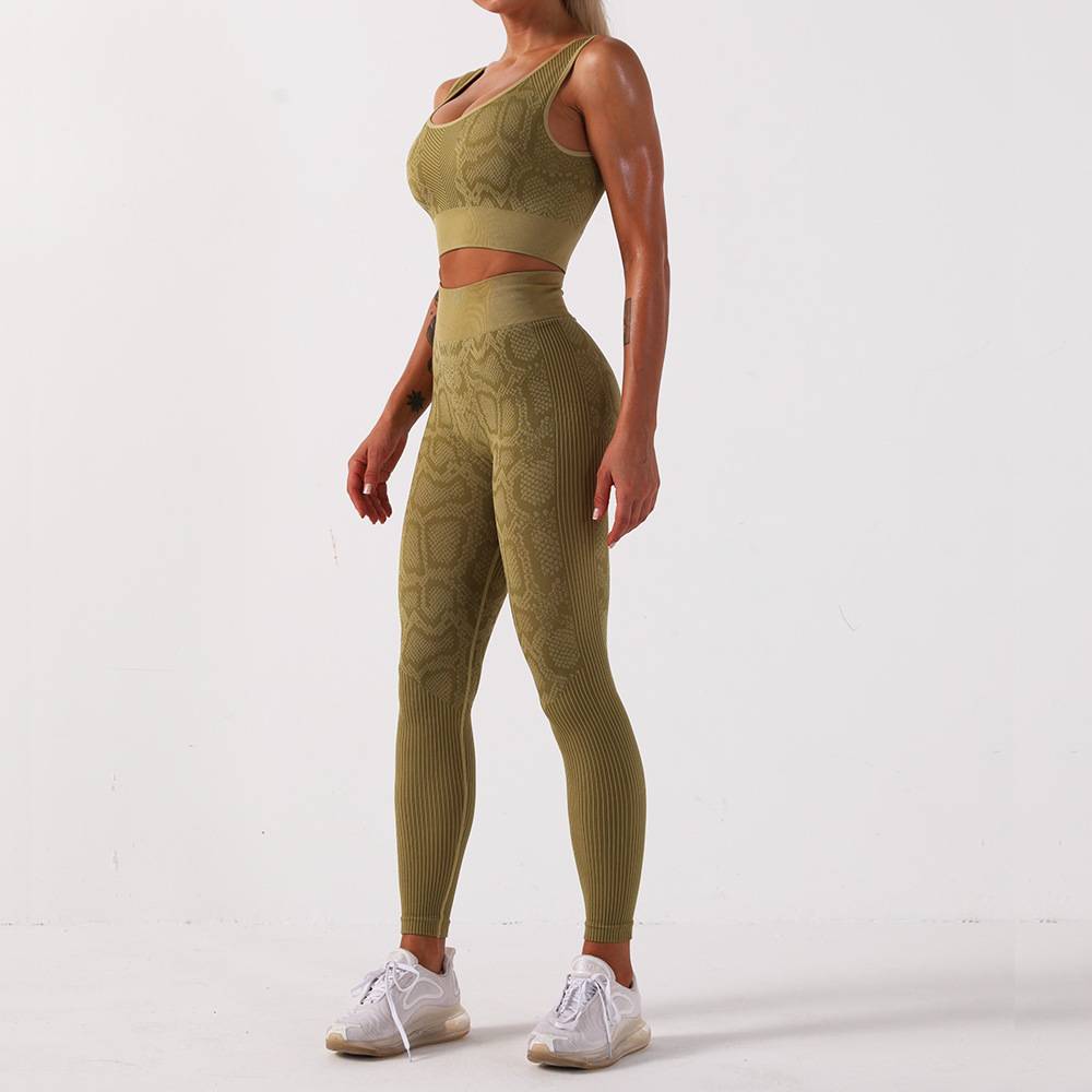 Seamless Snake Print Fitness Set for Yoga and Sports